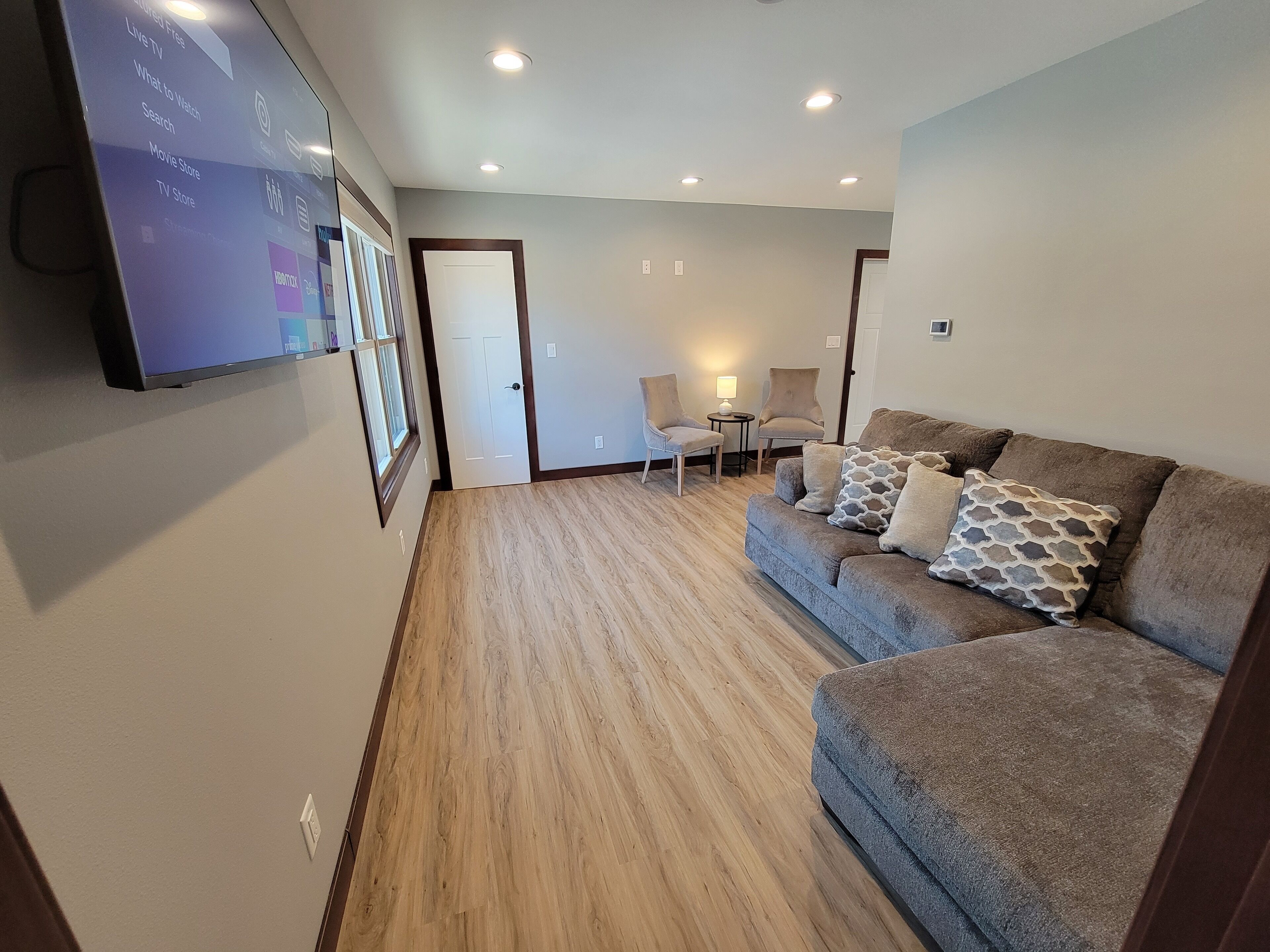 Completely Remodeled Downtown Apartment!  2 Large Bedrooms! - アイオワ州