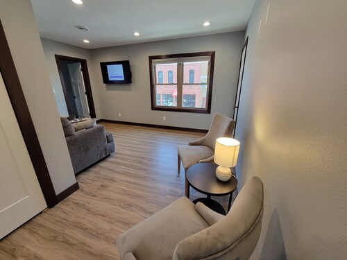 Completely remodeled downtown apartment!  2 large bedrooms!