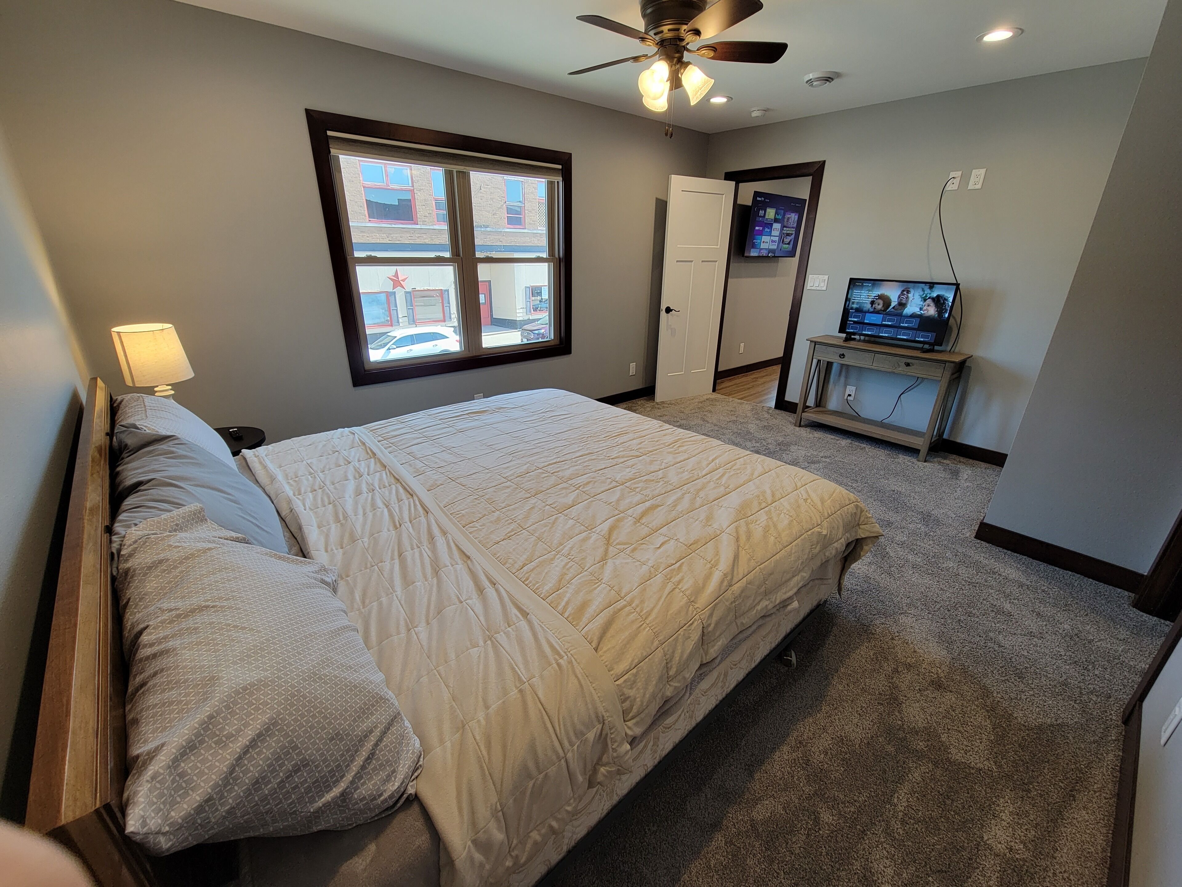 2 soverom, strykejern/-brett, reiseseng for barn og wi-fi