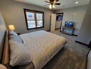 2 soverom, strykejern/-brett, reiseseng for barn og wi-fi