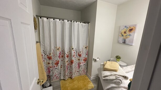 淋浴/盆浴组合、吹风机、毛巾、肥皂