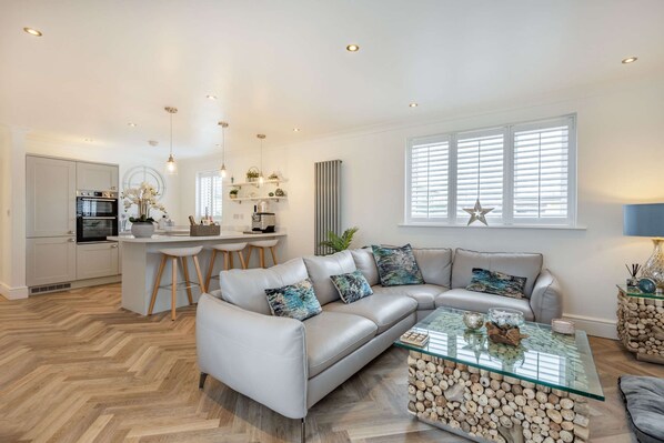 TV, fireplace, stereo - Coastal Cottage in North Wales With Hot Tub (Abergele)