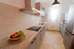 Fridge, microwave, oven, dishwasher - Lovely 3-Bed Villa in Istria Villa Flegar (Bokordici)