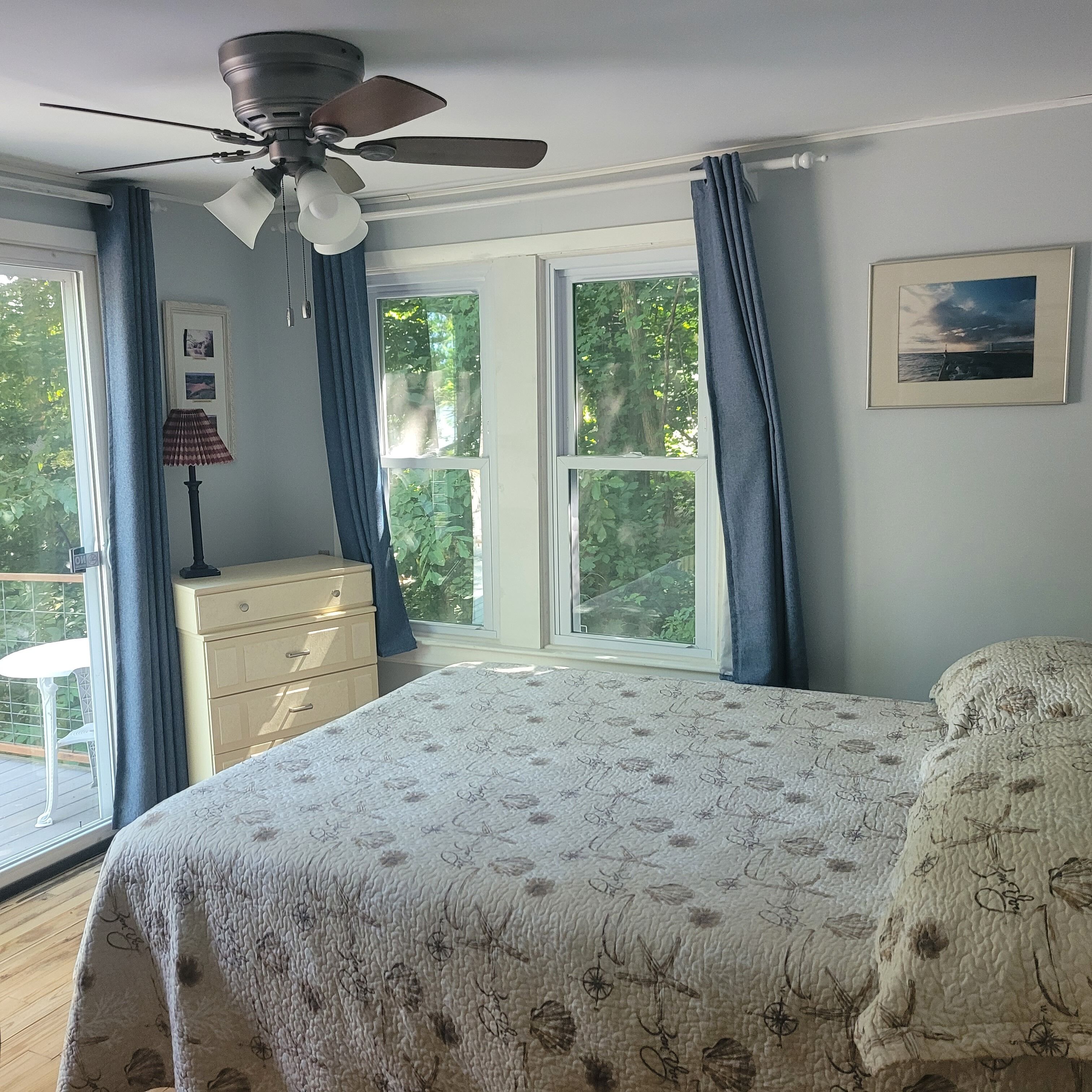 3 bedrooms, desk, iron/ironing board, travel cot