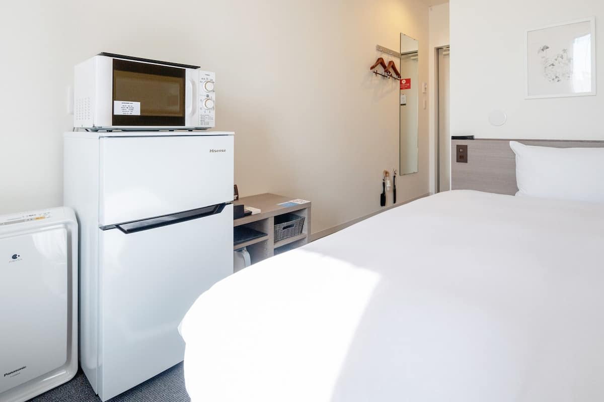 WiFi (free), bed sheets