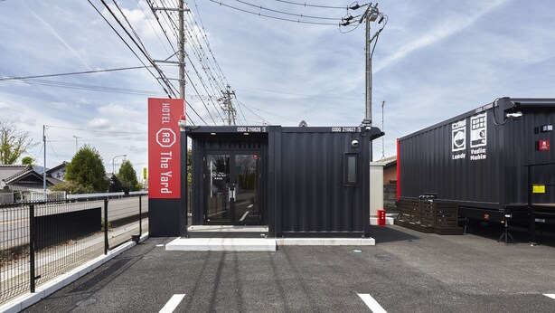 施設の正面