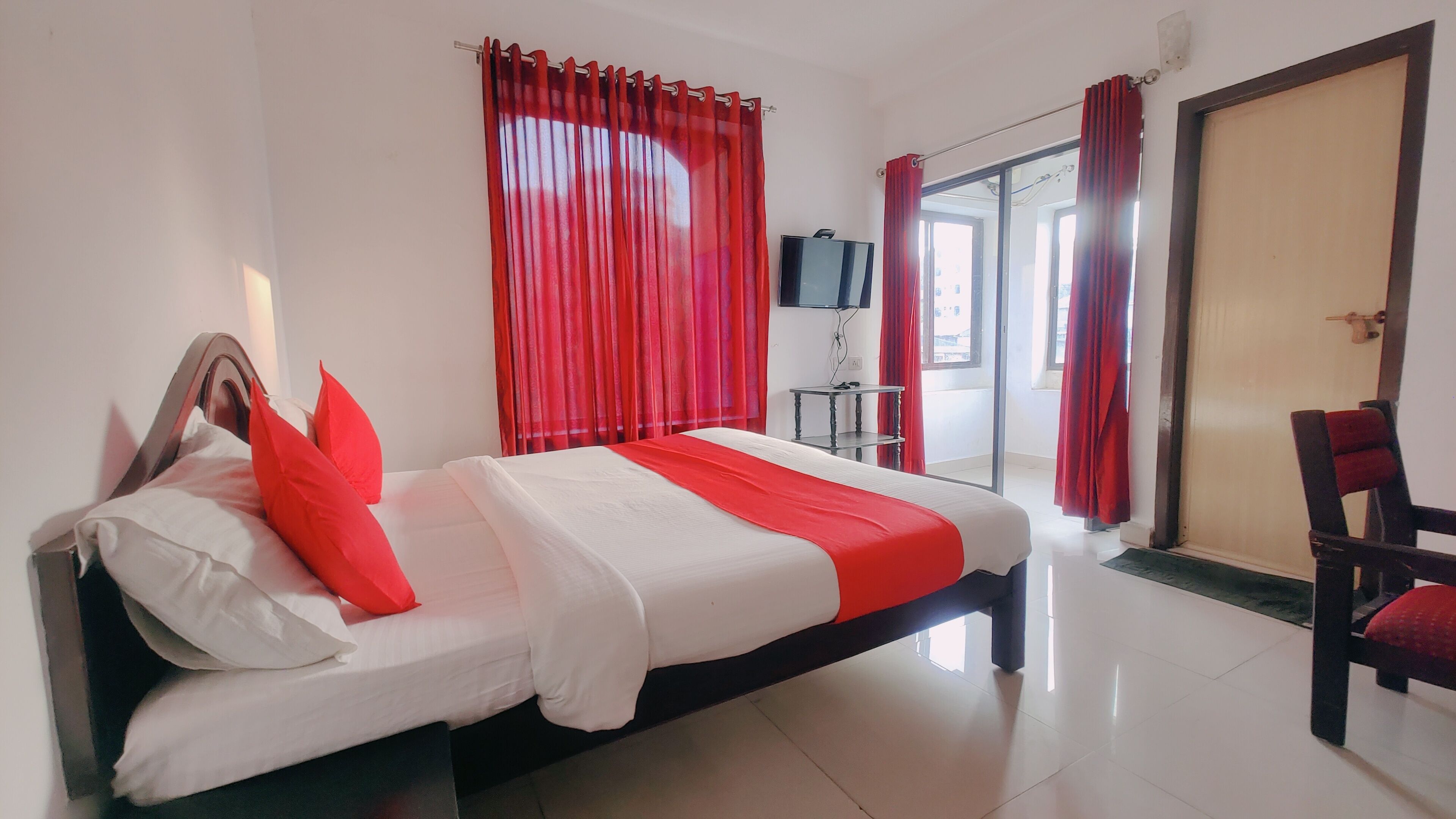 Habitación Deluxe | 1 dormitorio, escritorio, wifi gratis y ropa de cama