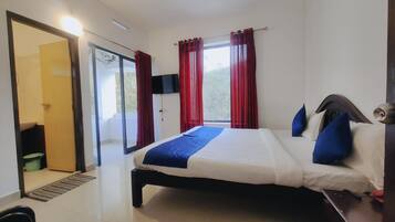 Standard Room | Bathroom | Free toiletries, towels