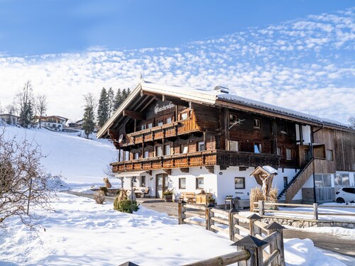Apartment on a farm with mountain views