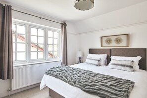 7 Schlafzimmer, Bügeleisen/Bügelbrett, WLAN