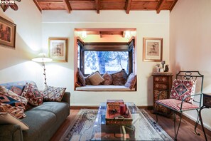 Vila Deluks | Area keluarga | Televisi LED 32-inci dengan saluran TV kabel dan TV