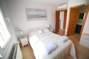 2 slaapkamers, een strijkplank/strijkijzer, wifi, beddengoed