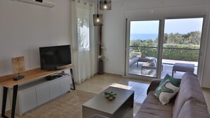 Fernseher, Bücher, Stereoanlage