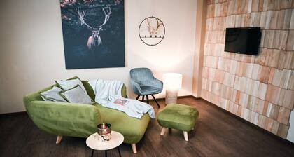 FeWo Herbst in der Villa Waldrand | Luxus-Bad und großer Garten | Direkt am Wald
