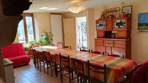 Dining - Gîte de Fayat, Calme et Accueillant, Ideal Reunion de Famille (Verneugheol)