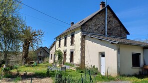 Exterior - Gîte de Fayat, Calme et Accueillant, Ideal Reunion de Famille (Verneugheol)