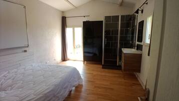 4 slaapkamers, een strijkplank/strijkijzer, wifi, beddengoed