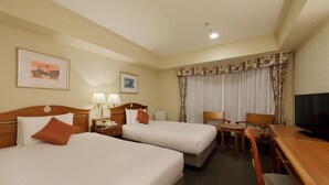 A hotel room with two beds, a desk, a chair, a television, and two lamps. - KOKO HOTEL Nagoya Sakae (Nagoya)