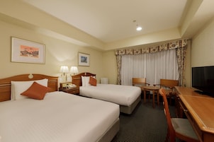 办公桌、免费 WiFi、床单