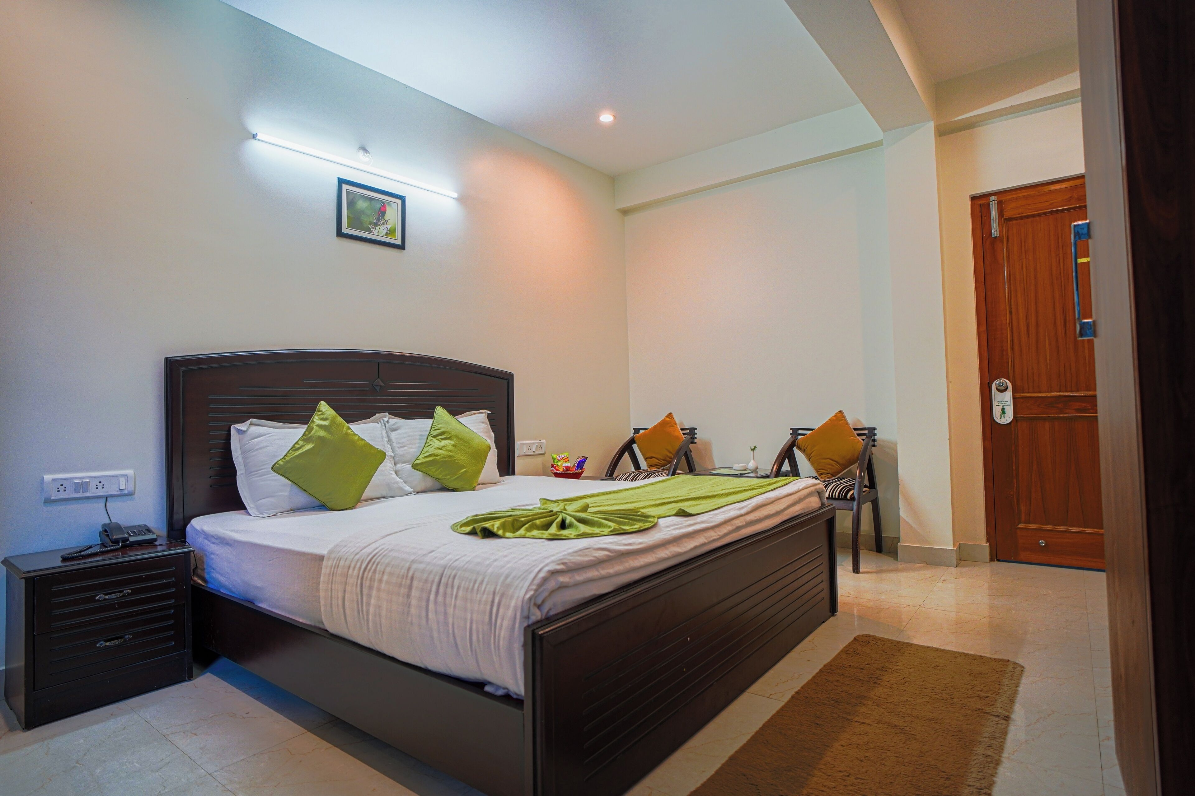 华丽双人房 | 折叠床/加床（额外收费）、免费高速有线上网、床单