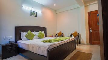 Deluxe Double Room | Rollaway beds, free wired Internet, bed sheets