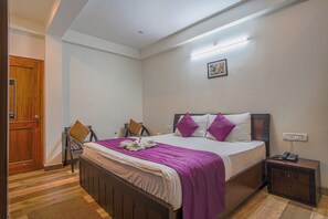 Deluxe Double Room | Rollaway beds, free wired Internet, bed sheets