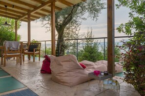 Outdoor dining - Villa Torri Panoramic Pool (Torri del Benaco)