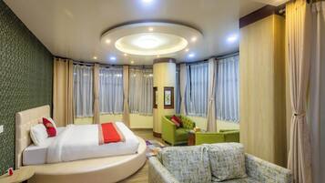 1 bedroom, premium bedding, desk, free WiFi