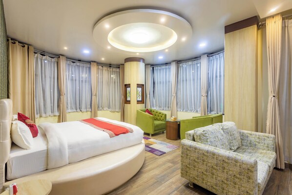 Premium bedding, desk, free WiFi, bed sheets - The SR Hotel (Tilottama)
