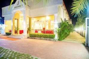 Exterior - The SR Hotel (Tilottama)