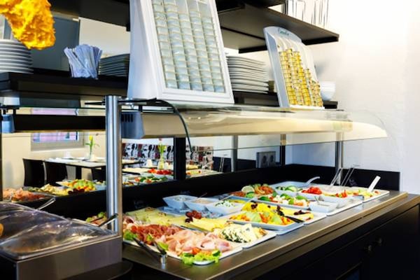 Daily continental breakfast (EUR 19.50 per person)