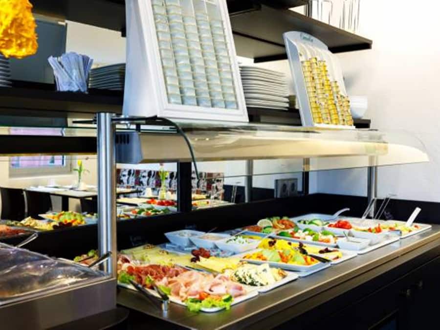 Kontinental frokost hver dag (EUR 19.50 per person)
