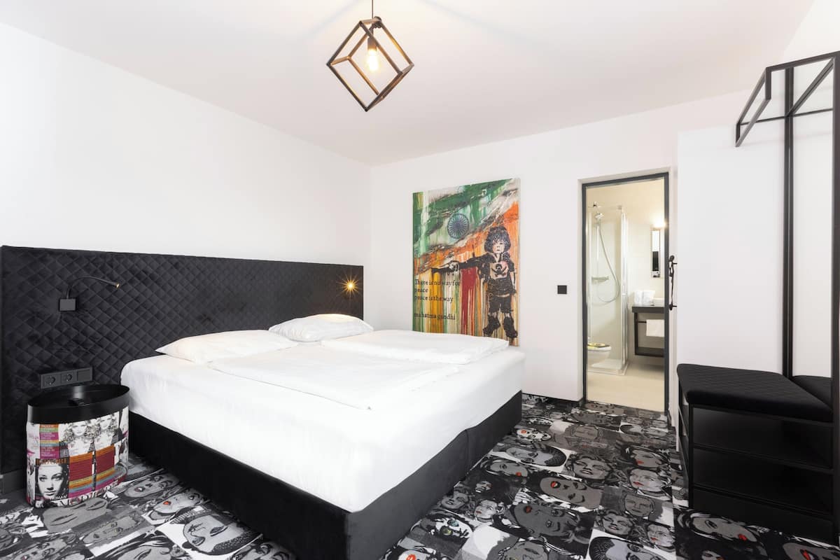 Doppelzimmer, 1 King-Bett | 1 Schlafzimmer, hochwertige Bettwaren, individuell dekoriert