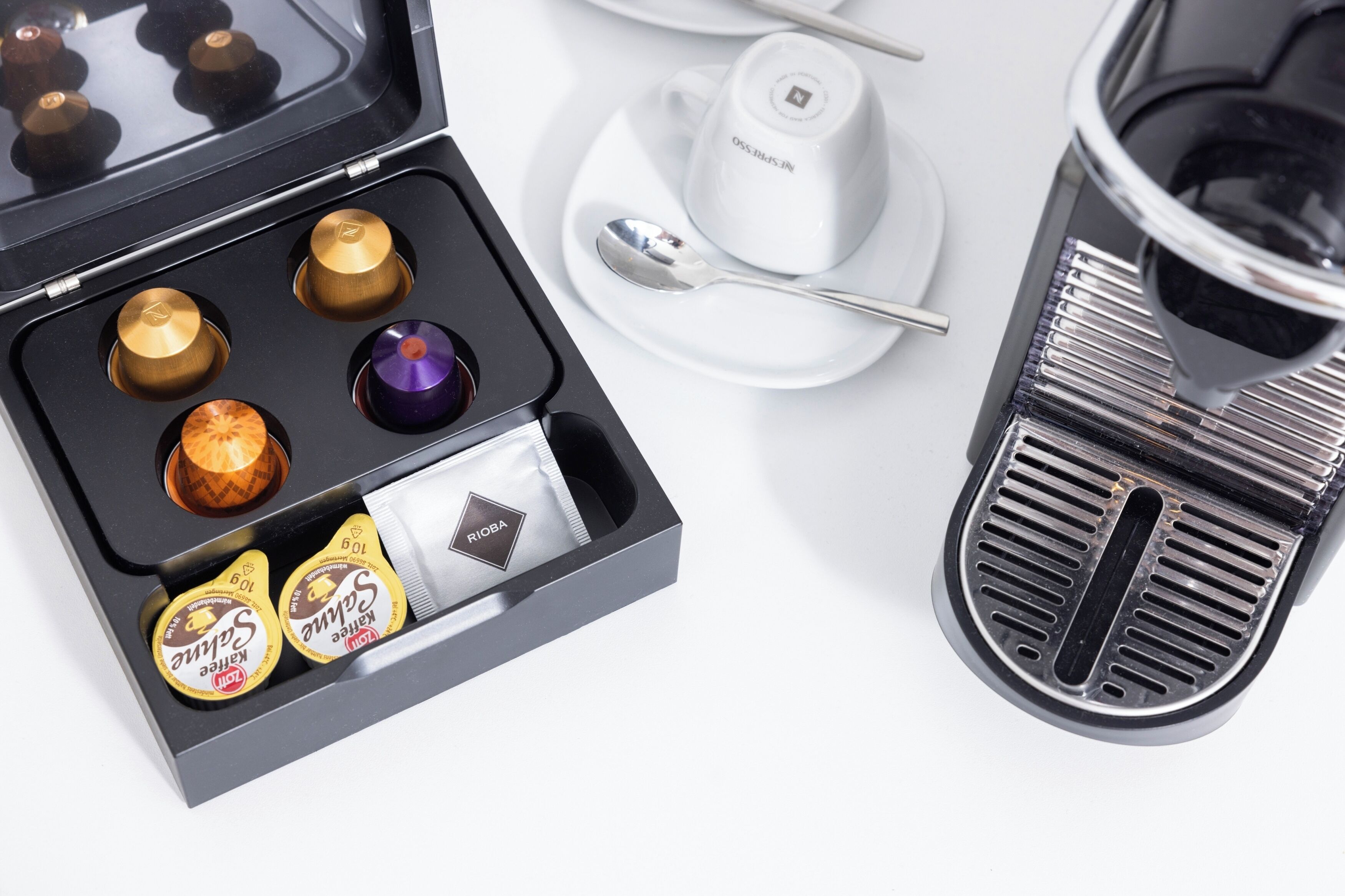 single room | coffee and/or coffee maker