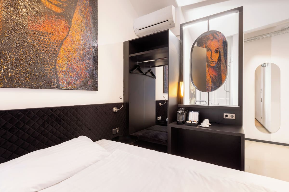 Einzelzimmer mit Queensize-Bett | 1 Schlafzimmer, hochwertige Bettwaren, individuell dekoriert