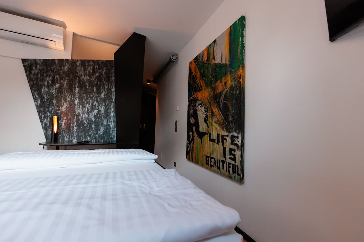 Premium bedding, individually decorated, individually furnished, desk