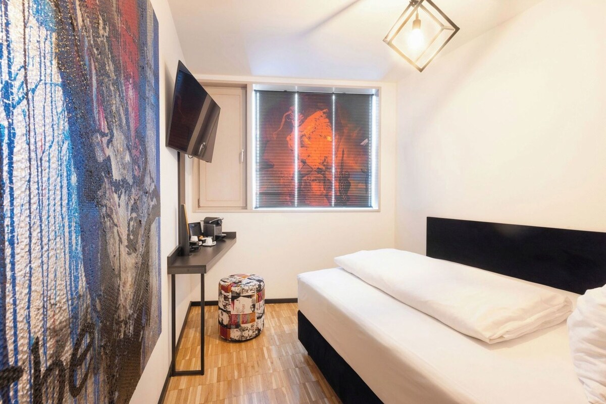 Premium bedding, desk, soundproofing, WiFi