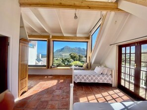 2 Schlafzimmer, Schreibtisch, Bügeleisen/Bügelbrett, Reisekinderbett