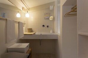 Shower, hair dryer, bidet, towels - romantic  little flat as to be in the country Milano centre (Milano)