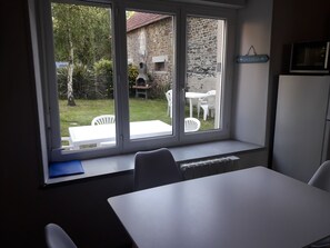 Dining - Le Petit Ecutot, garden level (SAINT PAIR SUR MER)