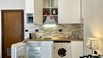 Fridge, microwave, stovetop, coffee/tea maker