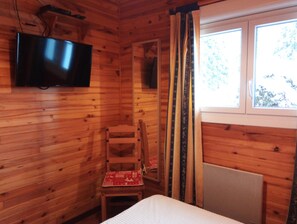 3 bedrooms, iron/ironing board, free WiFi