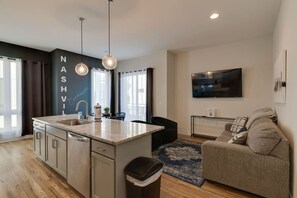 TV - Encore Escape Near Opry • Rooftop • 8 Guests (Nashville)