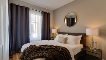 2 bedrooms, desk, iron/ironing board, travel crib