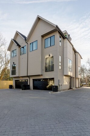 Exterior - Encore Escape Near Opry • Rooftop • 8 Guests (Nashville)