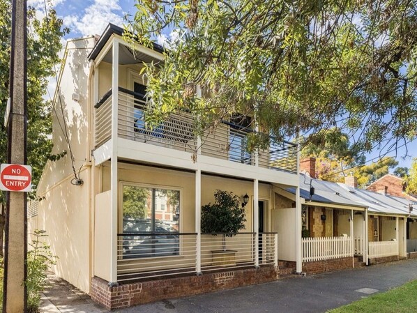 Exterior - Cosy two story townhouse within walking distance to Adelaide Oval & Adelaide CBD (North Adelaide)