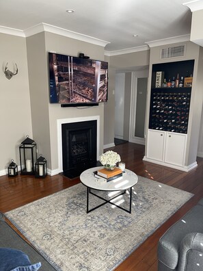 Interior - Cosy two story townhouse within walking distance to Adelaide Oval & Adelaide CBD (North Adelaide)