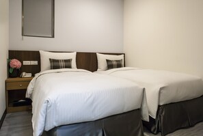 Basic Twin Room, 2 Twin Beds | Down comforters, desk, free WiFi - Chongqing N. APT (Taipei)
