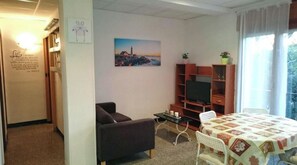 TV - Apartamento con Balcón - B2 (Lloret de Mar)