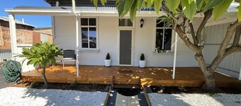 Lola’s Cottage is a 2 bedroom cottage close to the shops and main part of town.